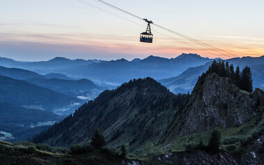 gondola of Walmendingerhorn cable car at sunrise in Kleinwalsertal  | © Kleinwalsertal Tourismus eGen