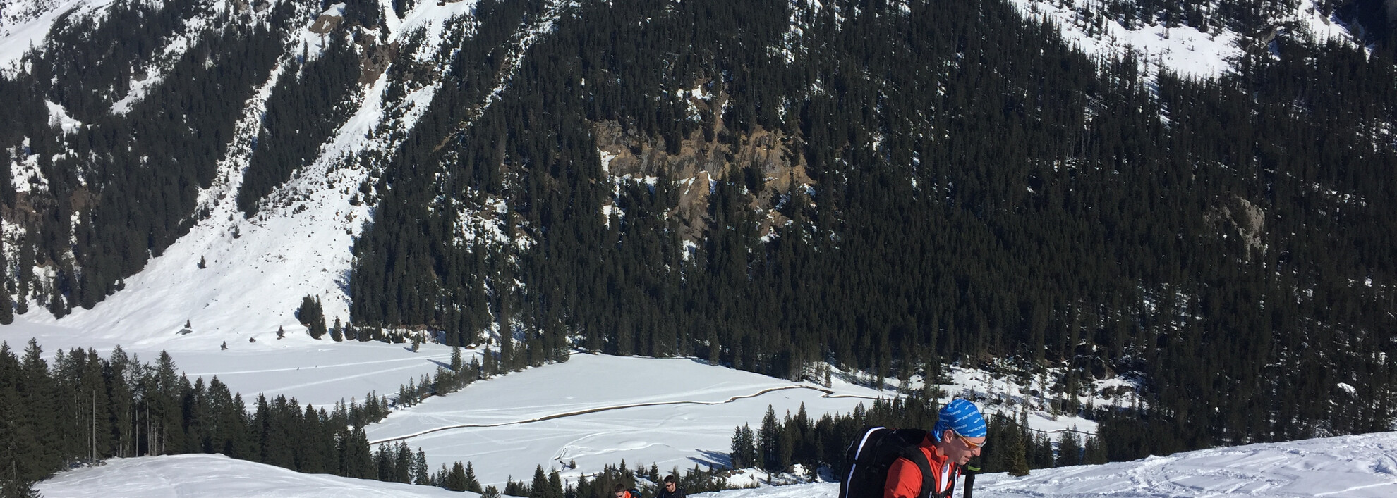 Aufstieg der Skitourengruppe | © Kleinwalsertal Tourismus eGen