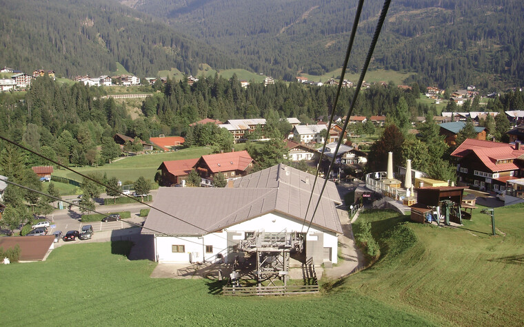 Kanzelwandbahn aus Gondel Sicht  | © Kleinwalsertal Tourismus eGen | Fotograf: Antje Pabst