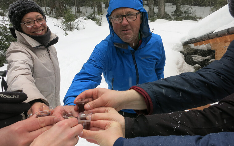 Genuss-Schneeschuhtour mit Herbert Edlingera | © Kleinwalsertal Tourismus eGen | Fotograf: Antje Pabst