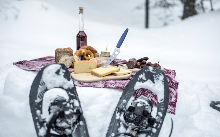 Gourmet snowshoe tour with Herbert Edlinger | © Kleinwalsertal Tourism eGen | Photographer: Dominik Berchtold