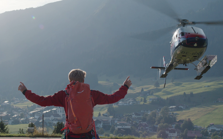 David Kögler bei seiner Arbeit als Alpinpolizist | © Kleinwalserta Tourismus eGen 