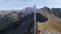 Am Gipfel der Walser Hammerspitze | © Outdooractive Premium