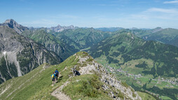 Wandern alpin Hammerspitze | © Kleinwalsertal Tourismus eGen | @Fotograf: Dominik Berchtold