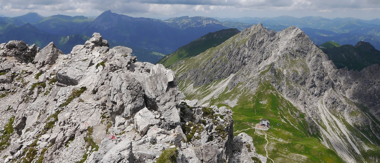 Blick vom Nördlichen Schafalpenkopf zur Fiderepasshütte | © AV-alpenvereinaktiv.com