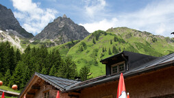 Einkehr bei der Gemstelhütte in Kleinwalsertal | © Kleinwalsertal Tourismus eGen