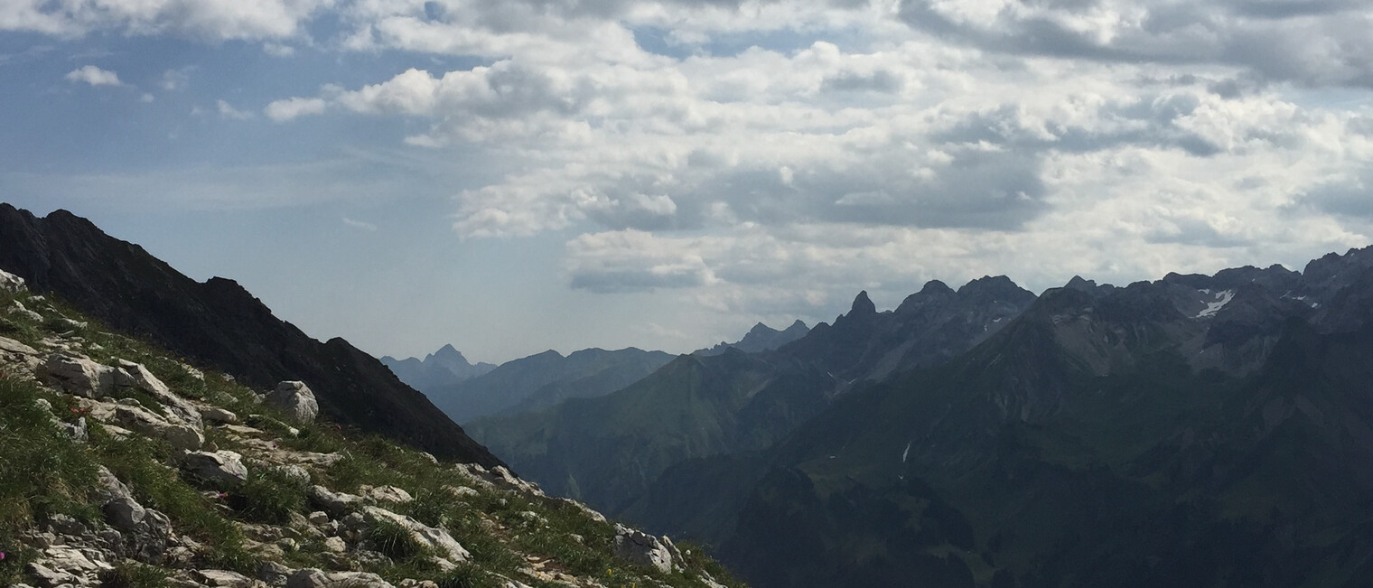 Blick von Südwesten auf die Oberstdorfer Berge | © Kleinwalsertal Tourismus eGen