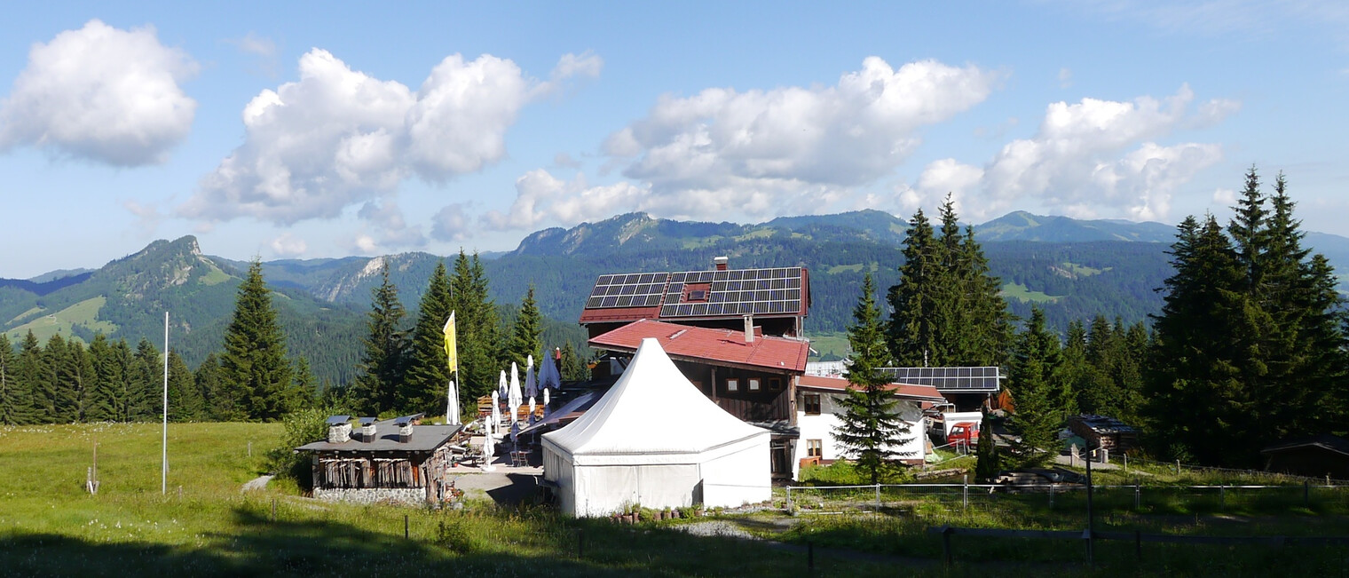 Das Berghaus am Söller befindet sich in herrlicher Aussichtslage unweit der Bergstation der Söllereckbahn. | © Outdooractive Editors