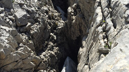 Metertiefe Felsspalten  | © Kleinwalsertal Tourismus eGen