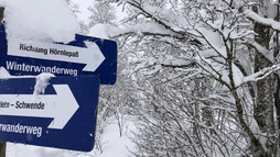Winterwanderweg Schild | © Kleinwalsertal Tourismus eGen