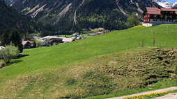 Mittelberg mit Blick auf den Bärenkopf | © Kleinwalsertal Tourismus eGen 