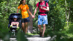 Wandern am Burmiweg | © Kleinwalsertal Tourismus @Oliver Farys