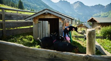 Alpe Kuhgehren Hüttenkulinarik @Kleinwalsertal Tourismus Oliver Farys (18).jpg