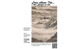 Ein Kunstwerk von Christina Elässer zeigt eine faszinierende Szenerie mit Bergen und Nebel. Die Zeichnung kombiniert grafische Details und künstlerische Elemente.