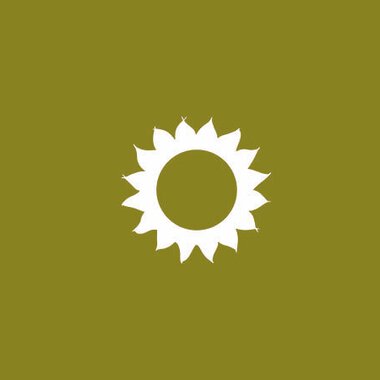 A logo of the nature hotel Chesa Valisa. It shows a sun on a green background. | © Naturhotel Chesa Valisa Logo