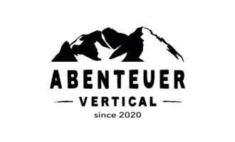 Ein stilisiertes Logo mit Bergen und dem Text „ABENTEUER VERTICAL“. Gegründet im Jahr 2020.