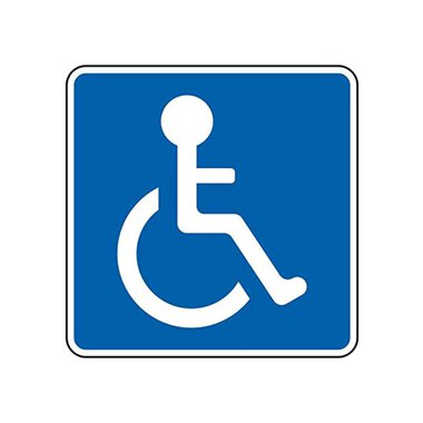 Eine blaue Schild mit einem weißen Symbol für Barrierefreiheit. Es zeigt eine sitzende Person im Rollstuhl. | © Parkplatz für mobilitätseingeschränkte Personen