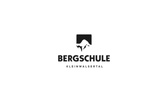 Ein einfaches Logo der Bergschule Kleinwalsertal. Es zeigt einen stylisierten Berg und den Namen der Schule in klarer Schrift. | © Logo_Bergschule_Kleiwalsertal