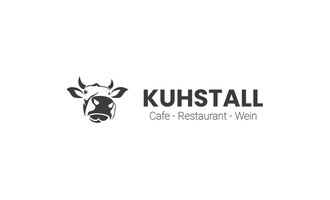 Ein schlichtes Logo mit einem Kuhkopf und dem Schriftzug "KUHSTALL". Untertitel sind "Cafe - Restaurant - Wein". | © Kuhstall Logo
