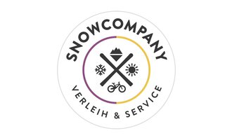 A round logo with the name "SNOWCOMPANY". It features symbols for skiing, sunshine, and bicycles, as well as the addition "Rental & Service". | © Ifen Experience Center Snowcompany Logo