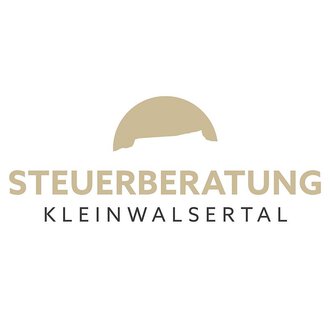 Ein schlichtes Logo für Steuerberatung im Kleinwalsertal. Es zeigt den Schriftzug "STEUERBERATUNG KLEINWALSERTAL" in modernem Design. | © lang_background_wide_22-2 Logo