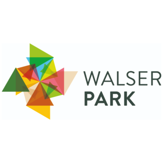Ein farbenfrohes Logo mit geometrischen Formen und dem Schriftzug "Walser Park". Die Designs bestehen aus verschiedenen, leuchtenden Farben. | © WalserPark Riezlern Logo