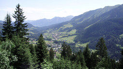 Blick auf Hirschegg - Riezlern | © Kleinwalsertal Tourismus eGen | Fotograf: Antje Pabst