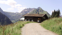 Weg zur Sonna-Alp | © Kleinwalsertal Tourismus eGen | Fotograf: Antje Pabst