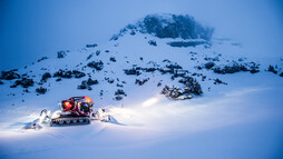 Pistenraupe im Schnee | © Kleinwalsertal Tourismus eGen | Fotograf: Dominik Berchtold