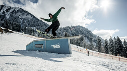 Snowboarden im Crystal Ground | © Kleinwalsertal Tourismus eGen | Fotograf: Mariell Vikkisk