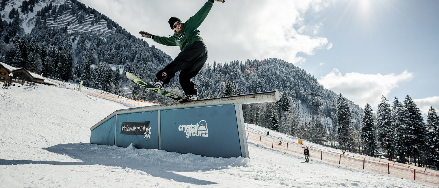 Snowboarden im Crystal Ground | © Kleinwalsertal Tourismus eGen | Fotograf: Mariell Vikkisk