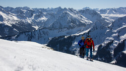 Ausblick auf die Berge | © Kleinwalsertal Tourismus eGen | Fotograf: Lukas Rinner