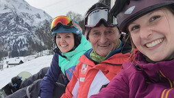 Selfie mit Gotthard dem Snowboardlehrer | © Kleinwalsertal Tourismus eGen