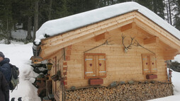 Genuss-Schneeschuhtour mit Herbert Edlingera | © Kleinwalsertal Tourismus eGen | Fotograf: Antje Pabst