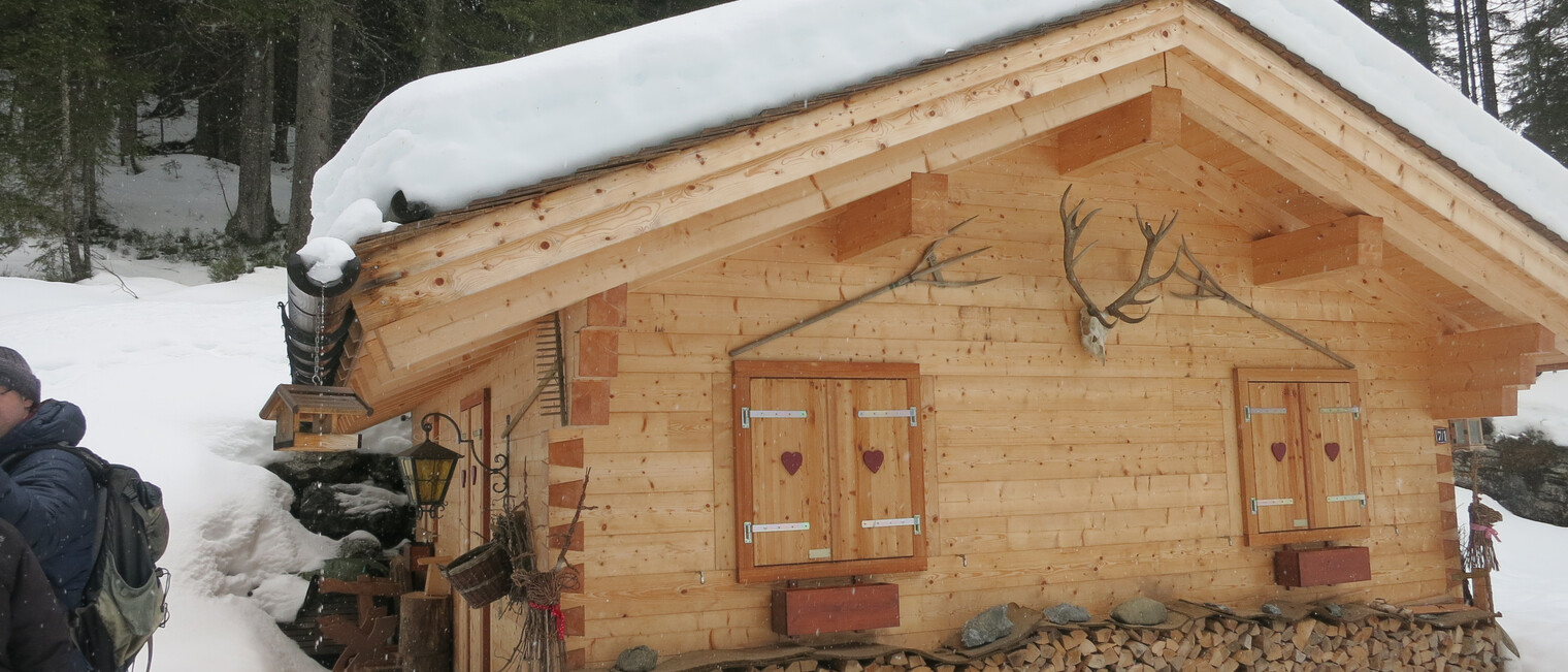 Genuss-Schneeschuhtour mit Herbert Edlingera | © Kleinwalsertal Tourismus eGen | Fotograf: Antje Pabst