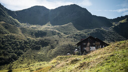 Schwarzwasserhütte in autumn | © Kleinwalsertal Tourismus eGen | Photographer: Andre Tappe