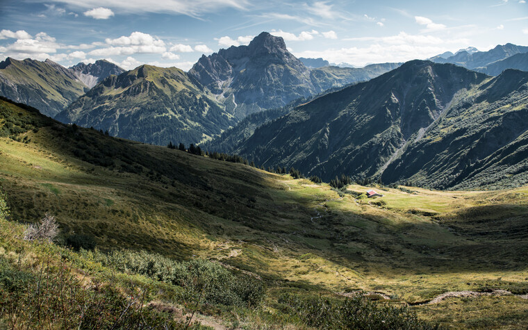 Schwarzwassertal mit Blick zum Widderstein | © Kleinwalsertal Tourismus eGen | Fotograf: Andre Tappe