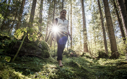  Barefoot run over the forest floor | ©  Kleinwalsertal Tourism eGen | Photographer: Dominik Berchtold