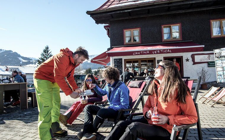 Après Ski an der Cantina | © Kleinwalsertal Tourismus eGen | Fotograf: Dominik Berchtold