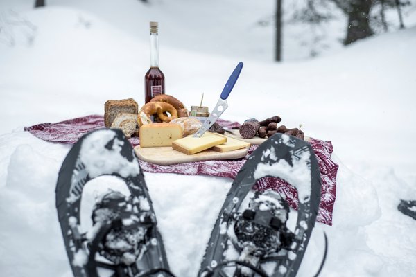 Gourmet snowshoe tour with Herbert Edlinger | © Kleinwalsertal Tourism eGen | Photographer: Dominik Berchtold