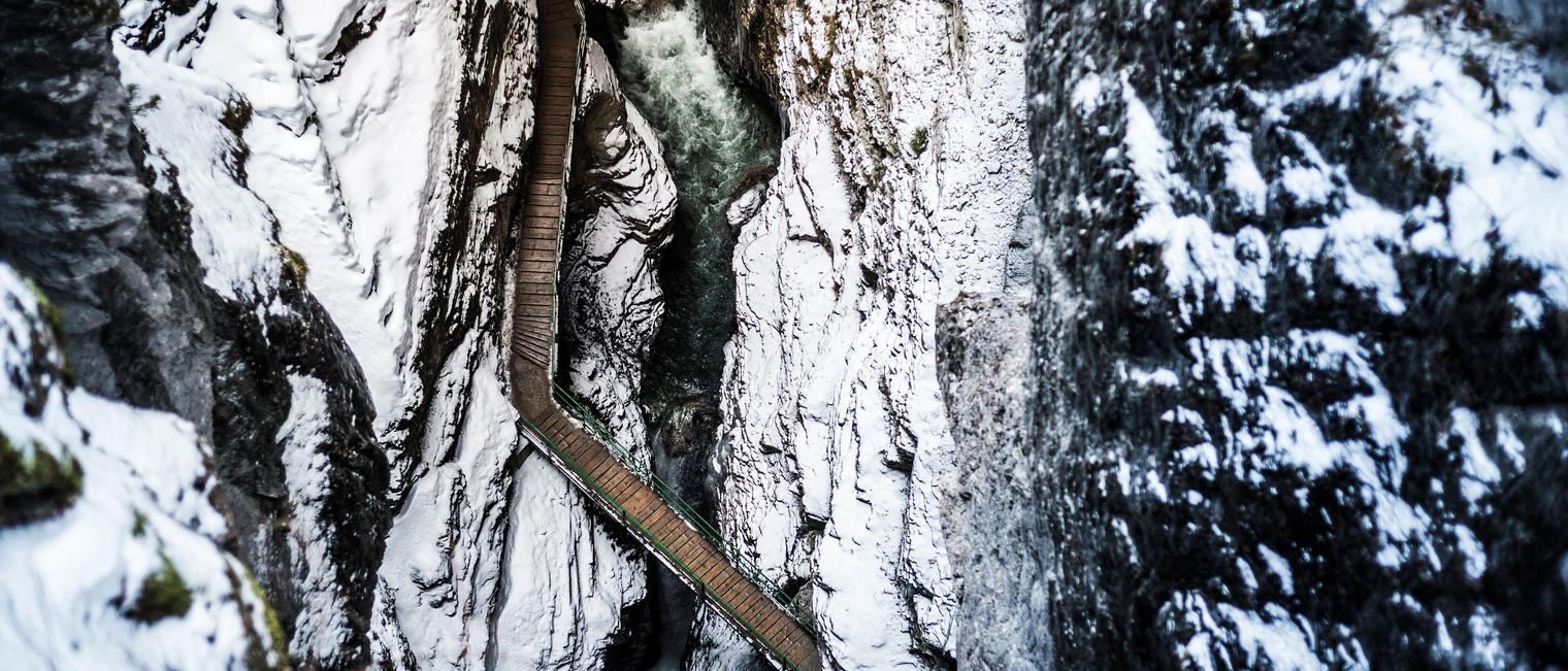 Wanderung in der Breitachklamm von oben | © Kleinwalsertal Tourismus eGen | Fotograf: Dominik Berchtold