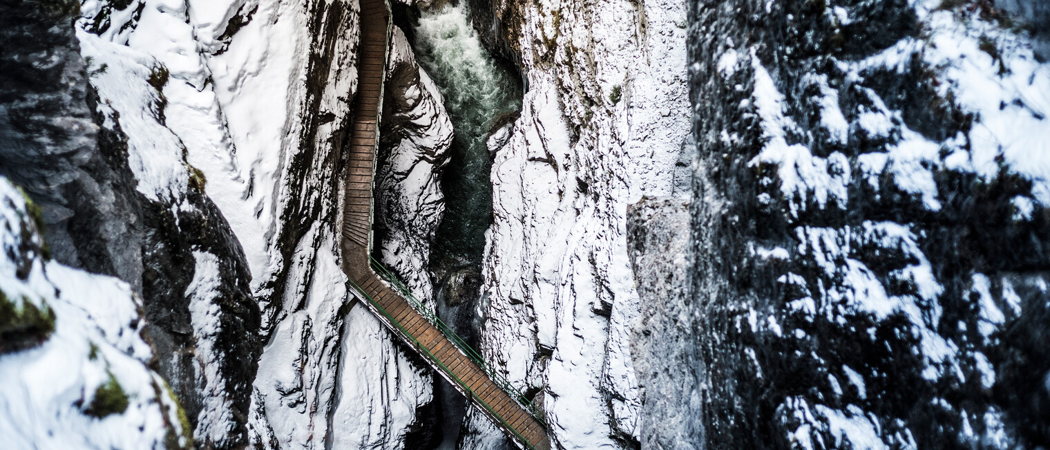  hike in Breitachklamm from above | © Kleinwalsertal Tourismus eGen | Photographer: Dominik Berchtold