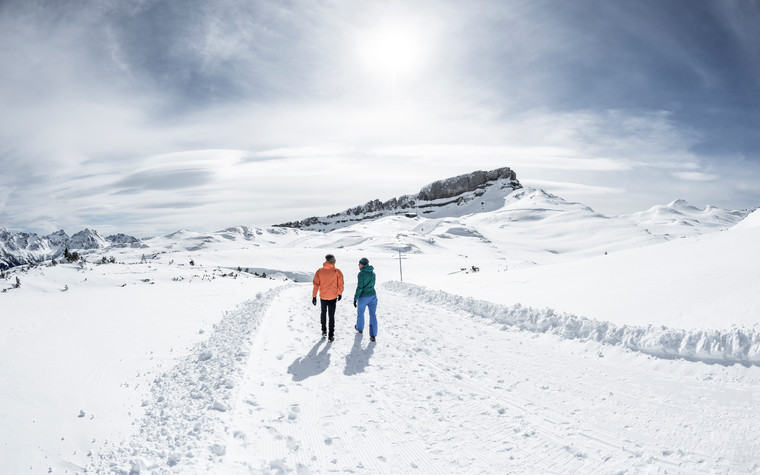 Winterwandern am Gottesacker-Panoramaweg | ©  Kleinwalsertal Tourismus eGen | Fotograf: Dominik Berchtold
