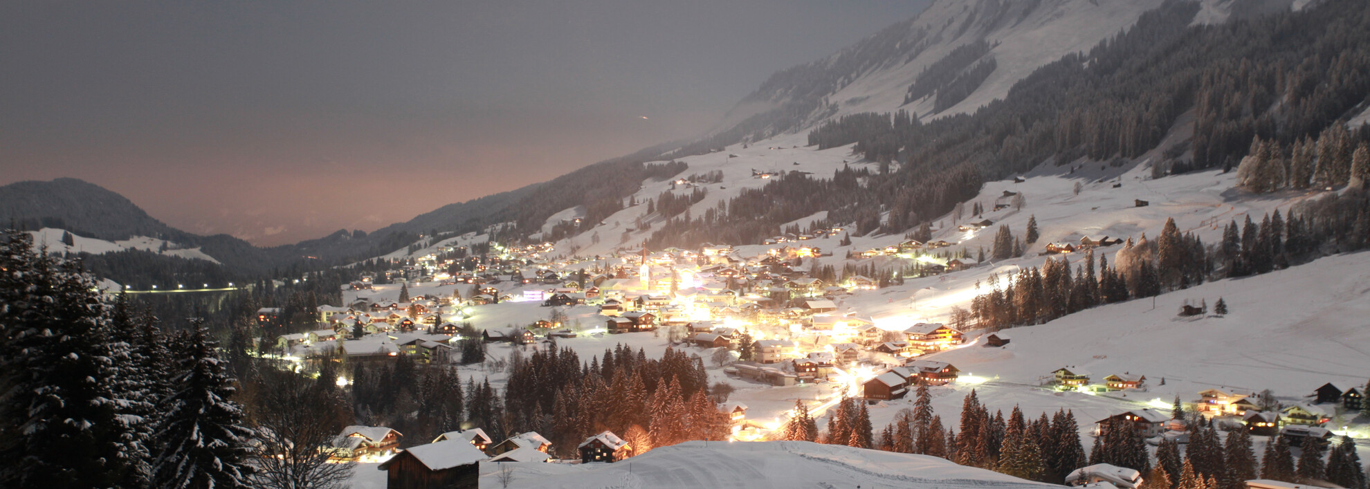 Tal-Panorama bei Nacht | © Kleinwalsertal Tourismus eGen | Fotograf: Frank Drechsel