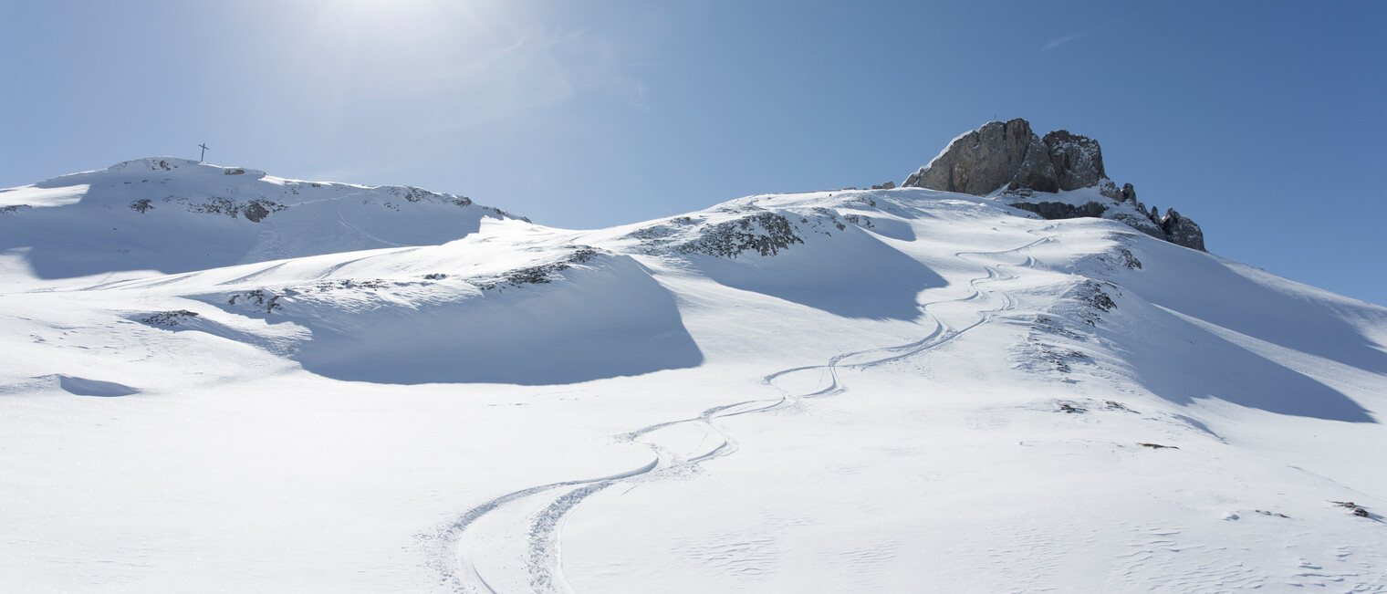 Spuren im Tiefschnee | © Kleinwalsertal Tourismus eGen | Fotograf: Frank Drechsel