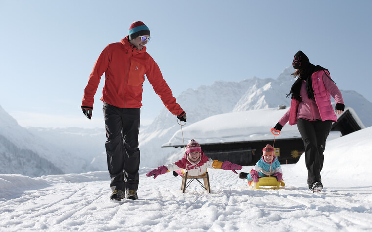  Winter hiking sledding | © Kleinwalsertal Tourismus eGen | Photographer: Frank Drechsel