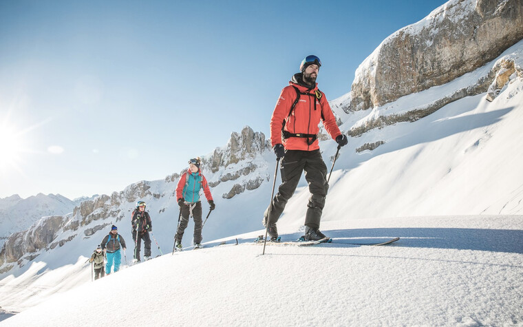 Mit dem Guide auf Skitour am Ifen | © Kleinwalsertal Tourismus eGen | Fotograf: Martin Erd