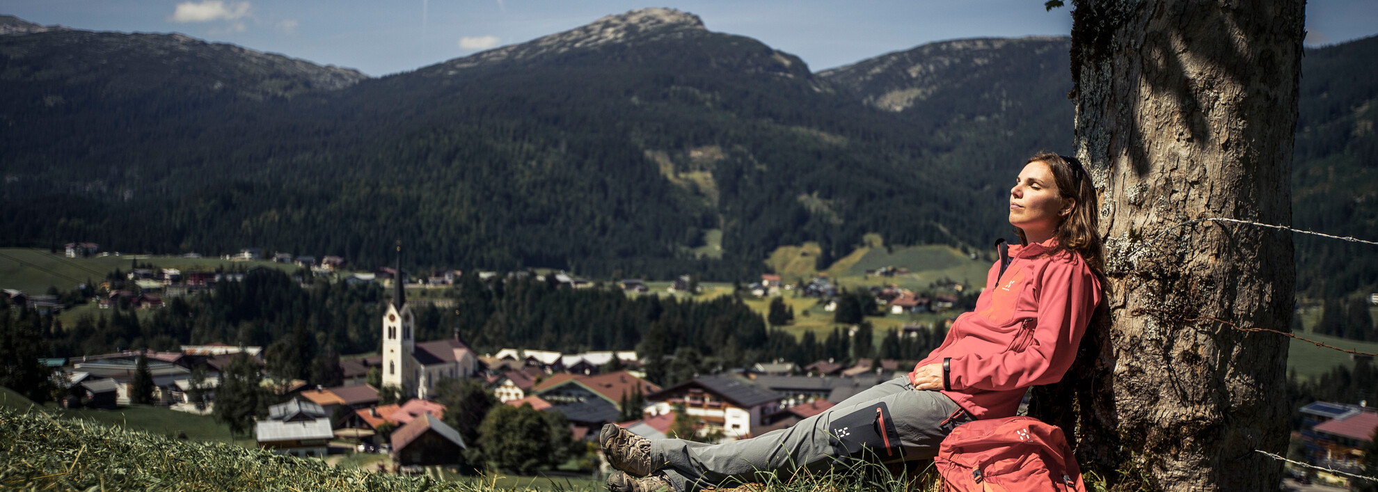 Relaxation while hiking with Ifen in view | © Kleinwalsertal Tourismus eGen | Photographer: Oliver Farys