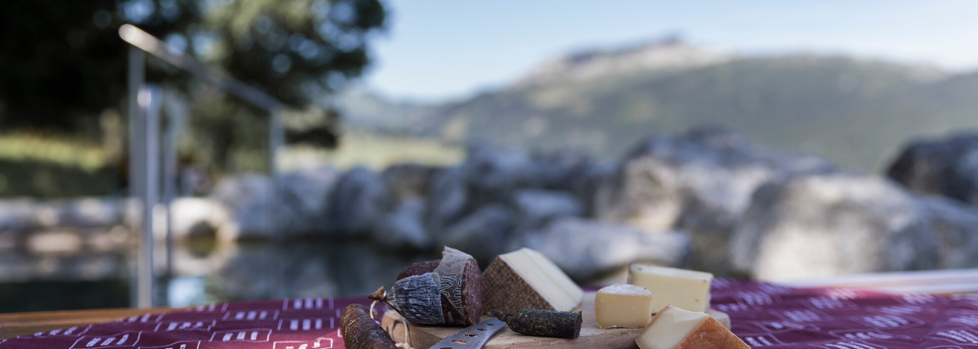 Picnic with a view of the Ifen | © Kleinwalsertal Tourismus eGen | Photographer: Oliver Farys