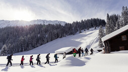 Schneeschuhwandern im Schwarzwassertal | © Kleinwalsertal Tourismus eGen | Fotograf: Oliver Farys